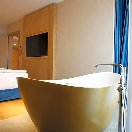 Hotel Mazurski Raj 4*